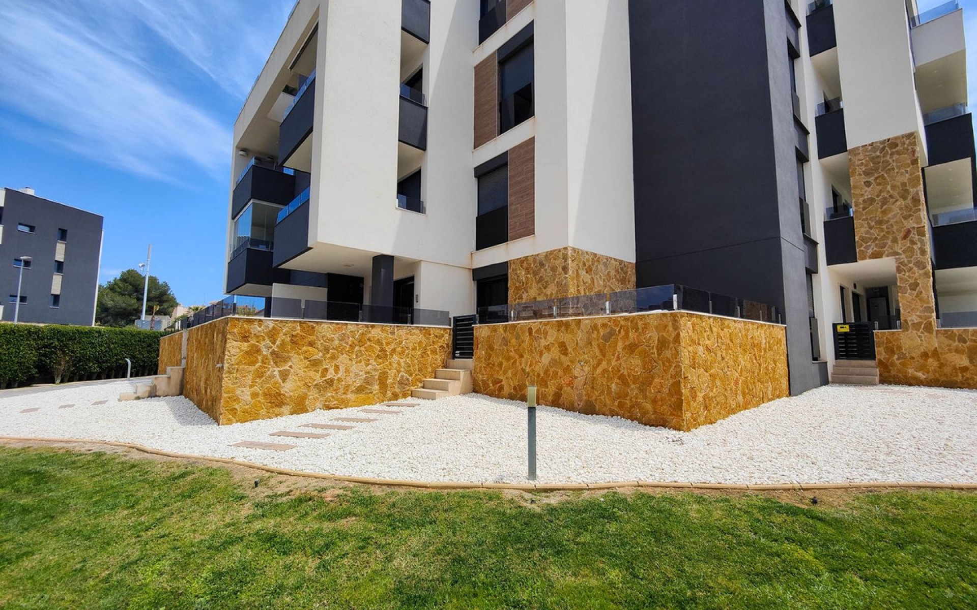 Resale - Apartment - Los Altos