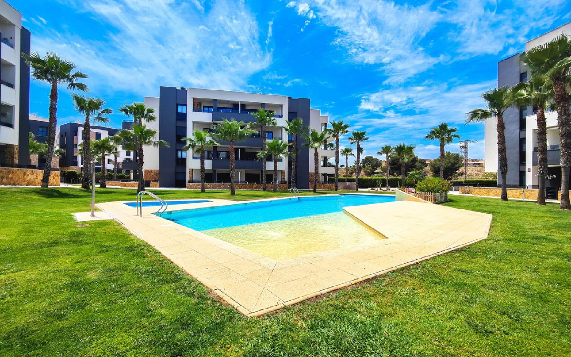 Resale - Apartment - Los Altos