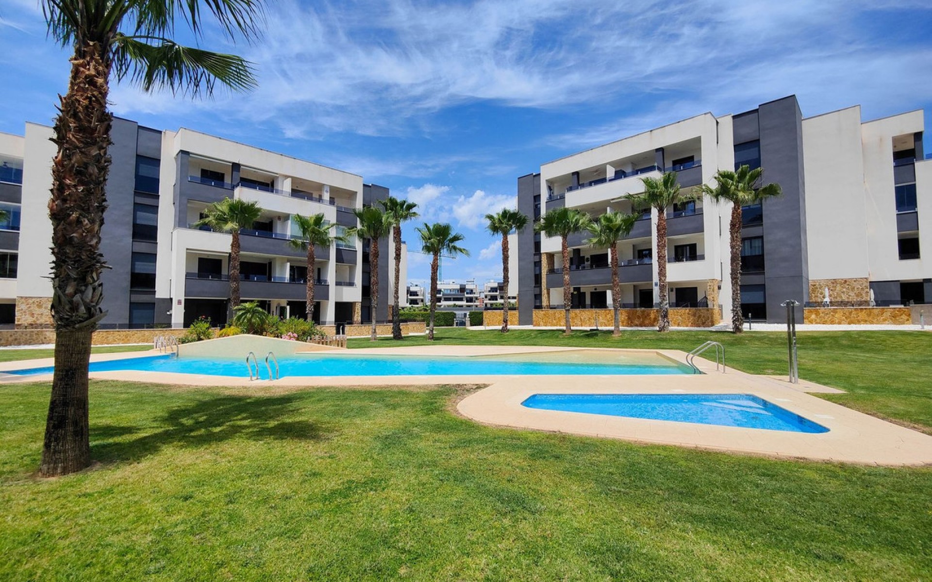 Resale - Apartment - Los Altos