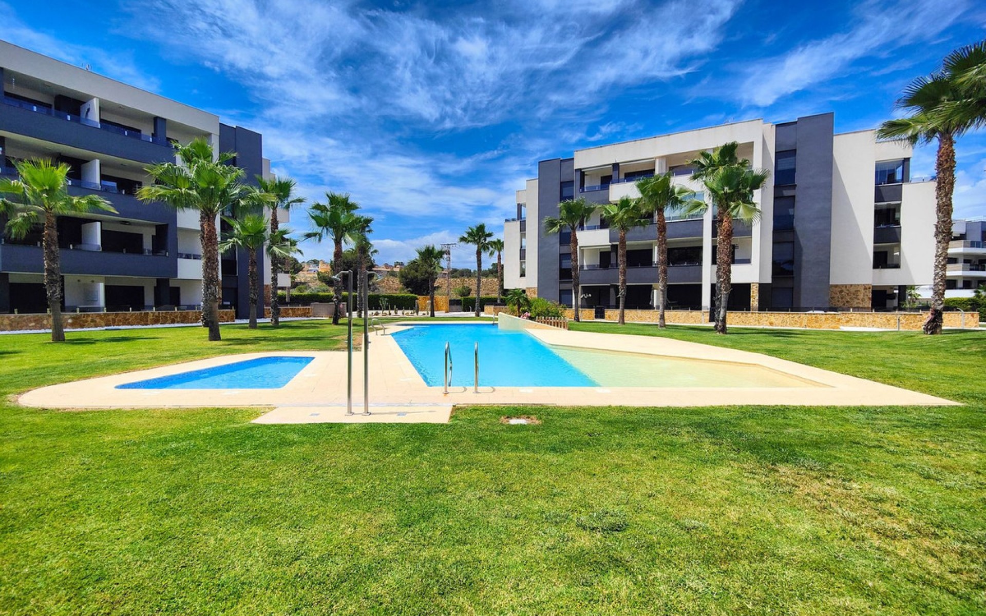 Resale - Apartment - Los Altos