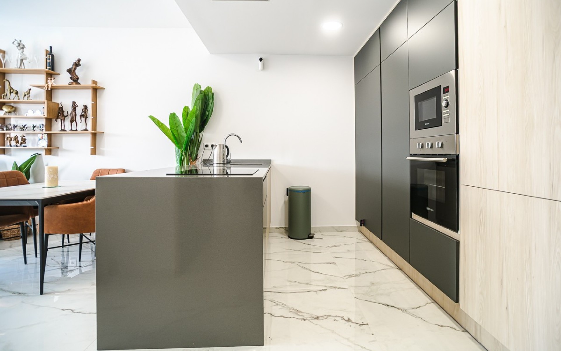 Resale - Apartment - Los Altos