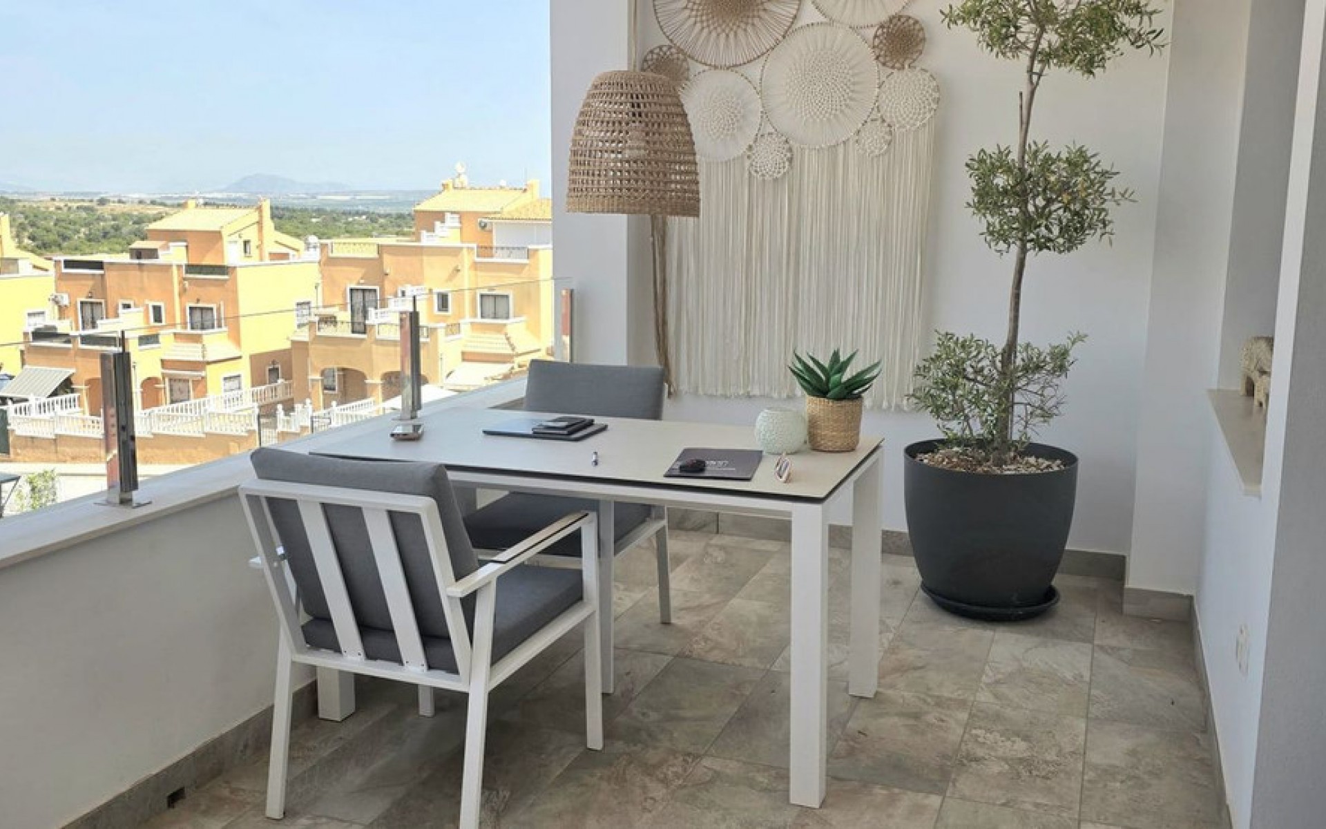 Resale - Apartment - Los Altos