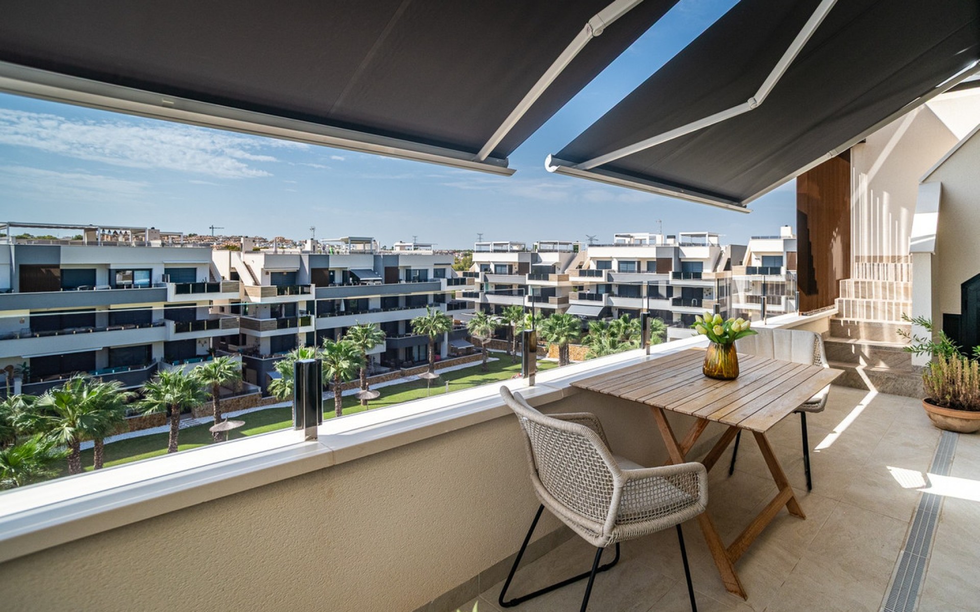Resale - Apartment - Los Altos