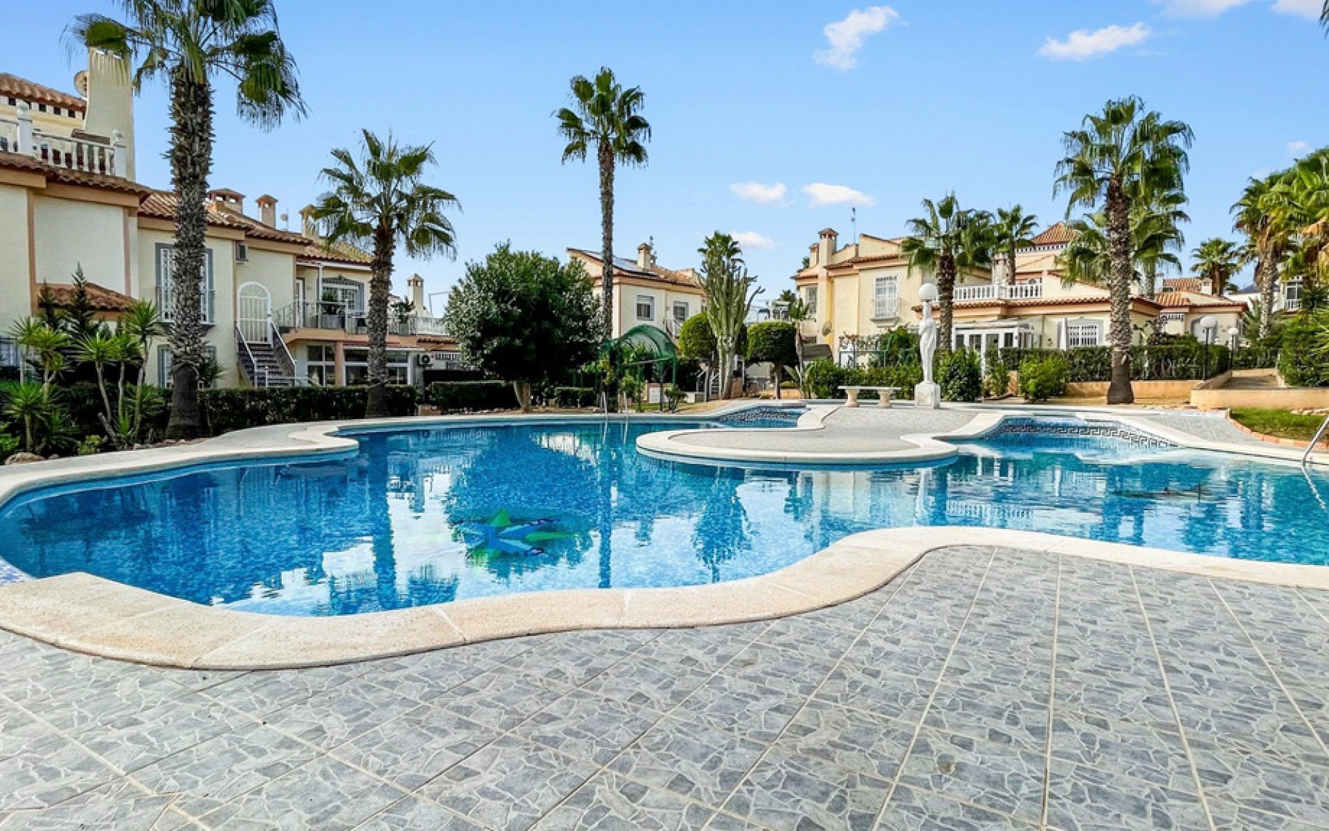 Resale - Apartment - Los Altos