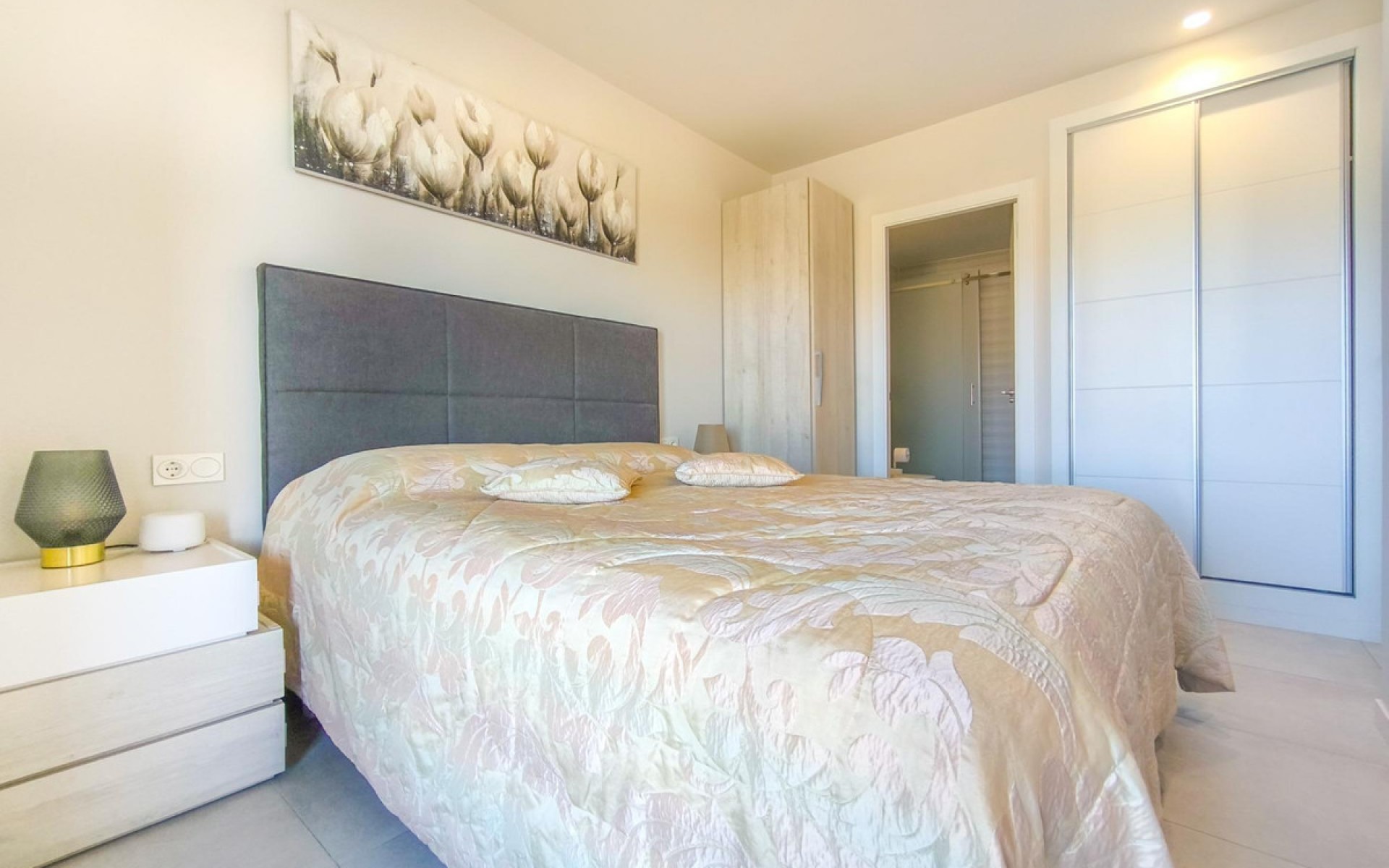 Resale - Apartment - Mil Palmeras