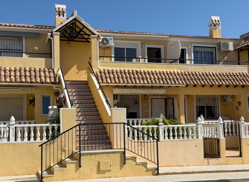 Resale - Apartment - Orihuela - Villamartin
