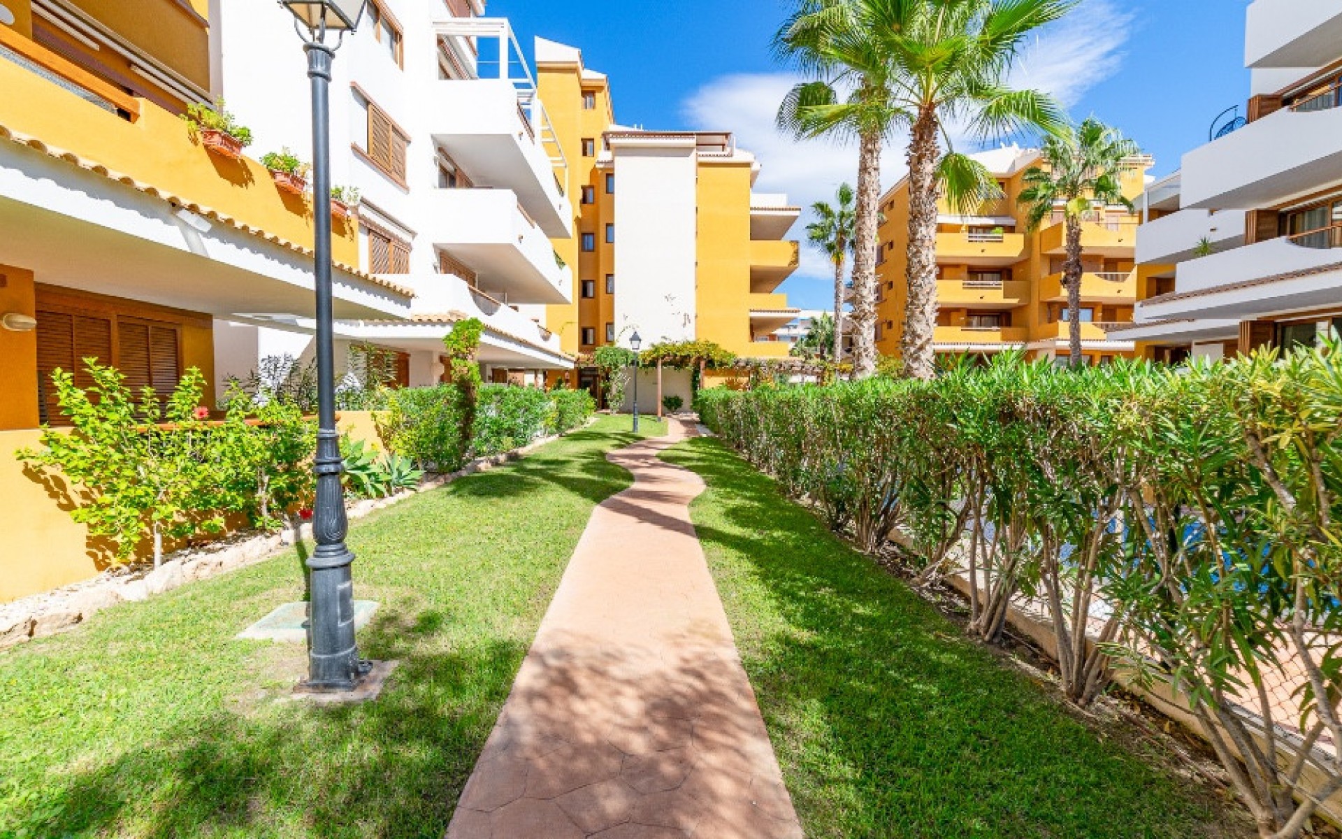 Resale - Apartment - Punta Prima