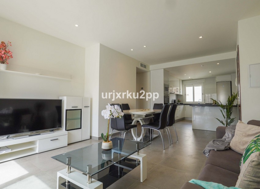 Resale - Apartment - Torrevieja - Aguas Nuevas