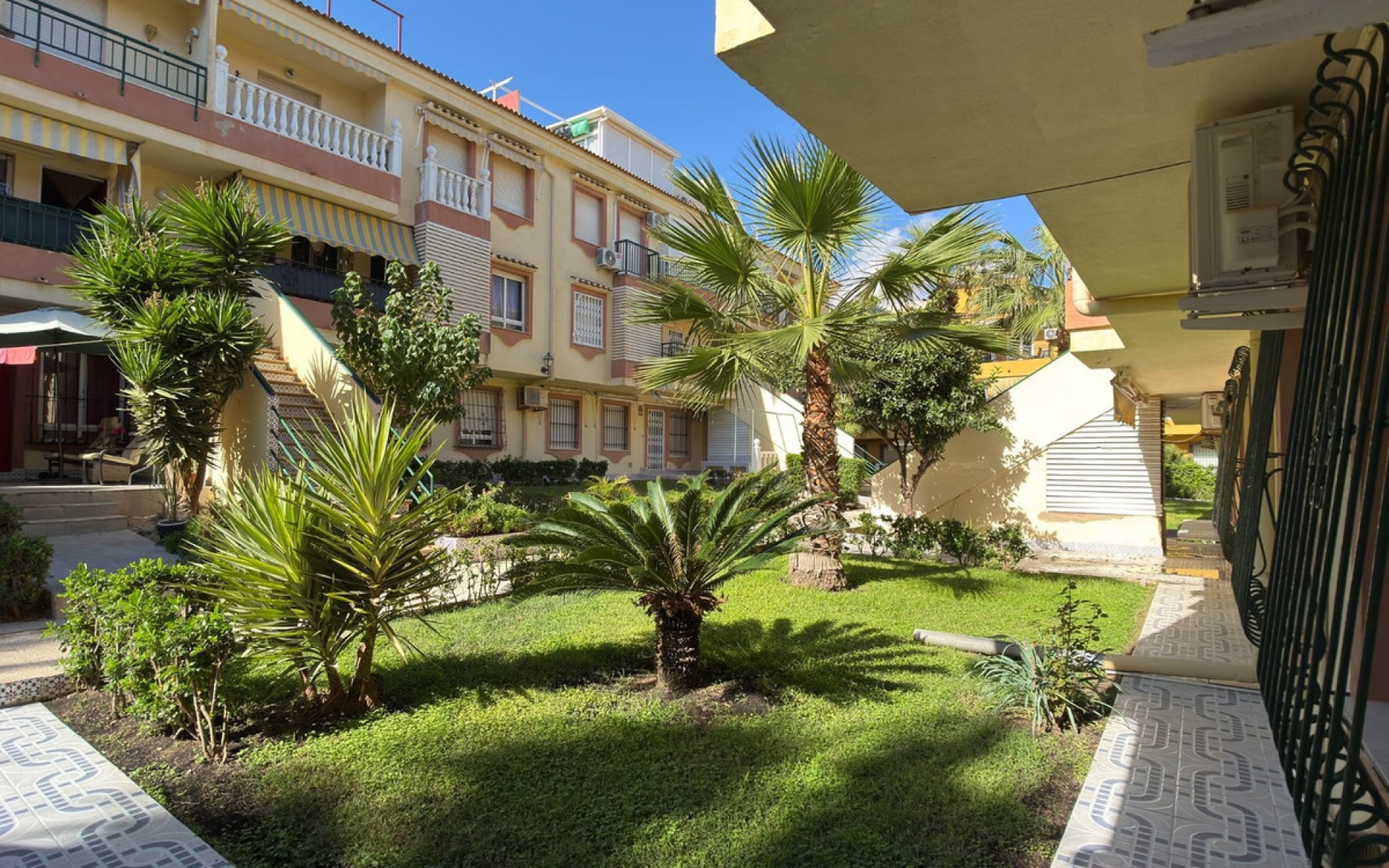 Resale - Apartment - Torrevieja - La Veleta