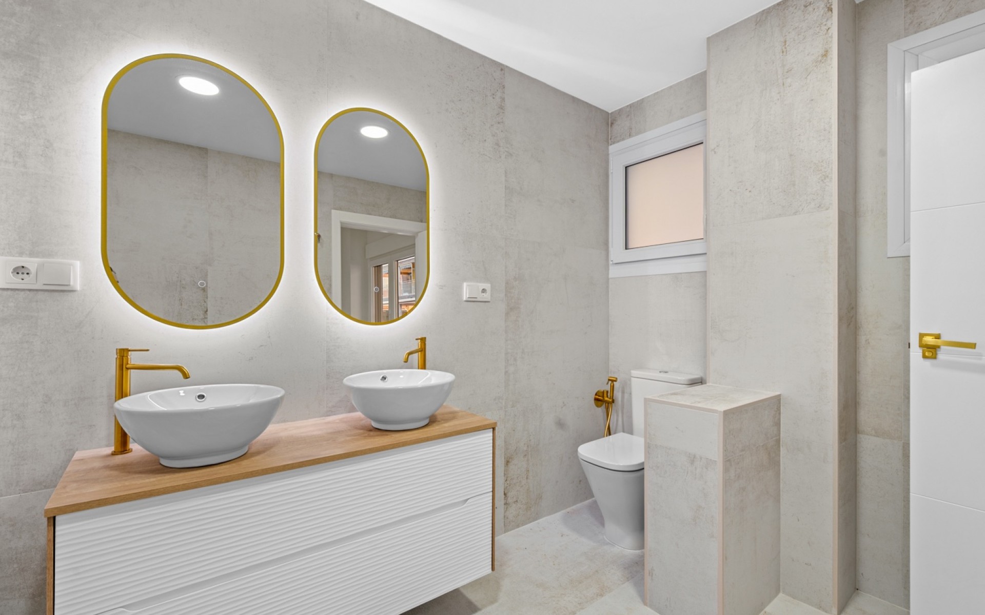 Resale - Apartment - Torrevieja - Playa del Acequion
