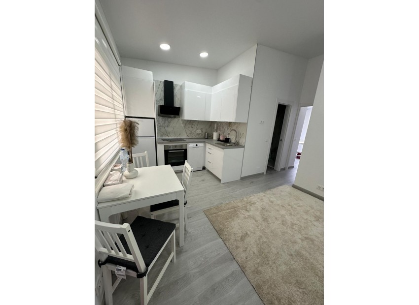 Resale - Apartment - Torrevieja - Torrevieja Centro