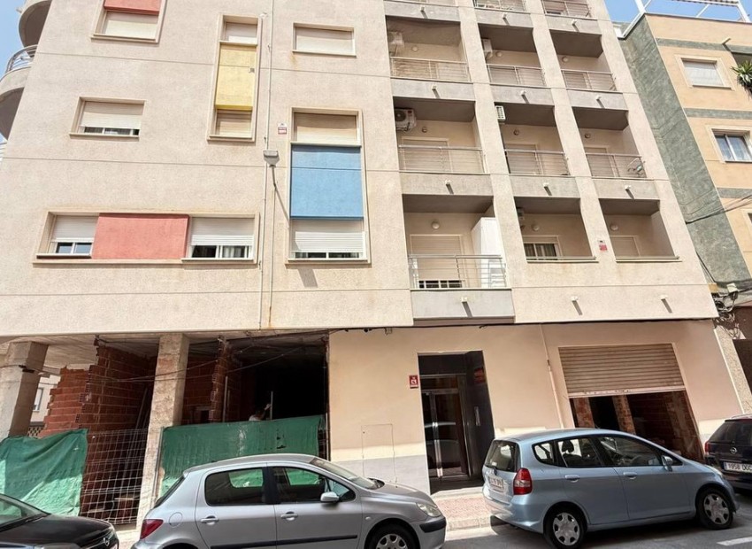 Resale - Apartment - Torrevieja - Torrevieja Centro