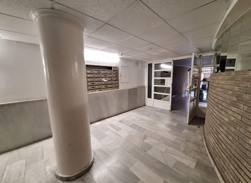 Resale - Apartment - Torrevieja - Torrevieja Centro