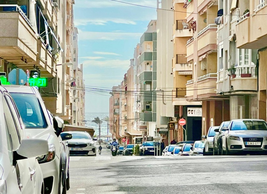 Resale - Apartment - Torrevieja - Torrevieja Centro