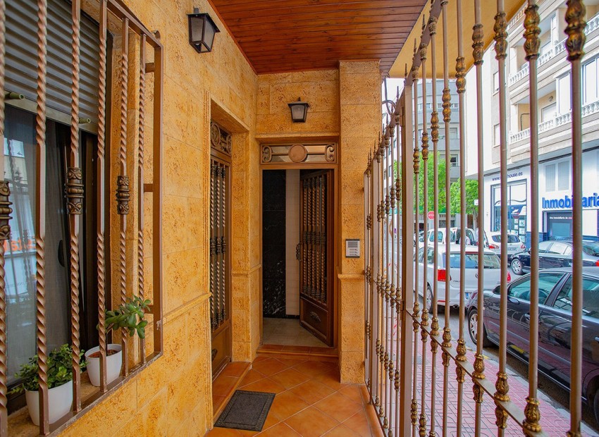 Resale - Apartment - Torrevieja - Torrevieja Centro