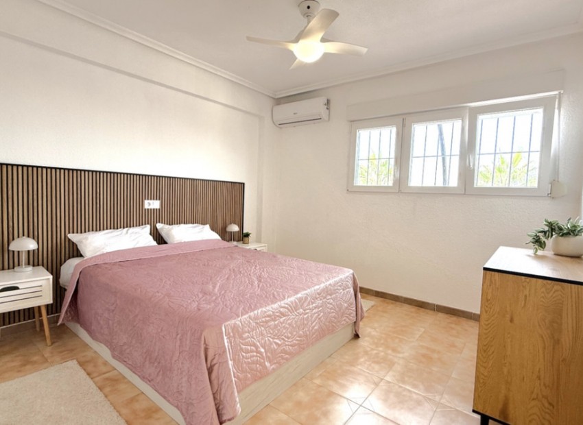 Resale - Apartment - Torrevieja - Torrevieja Centro