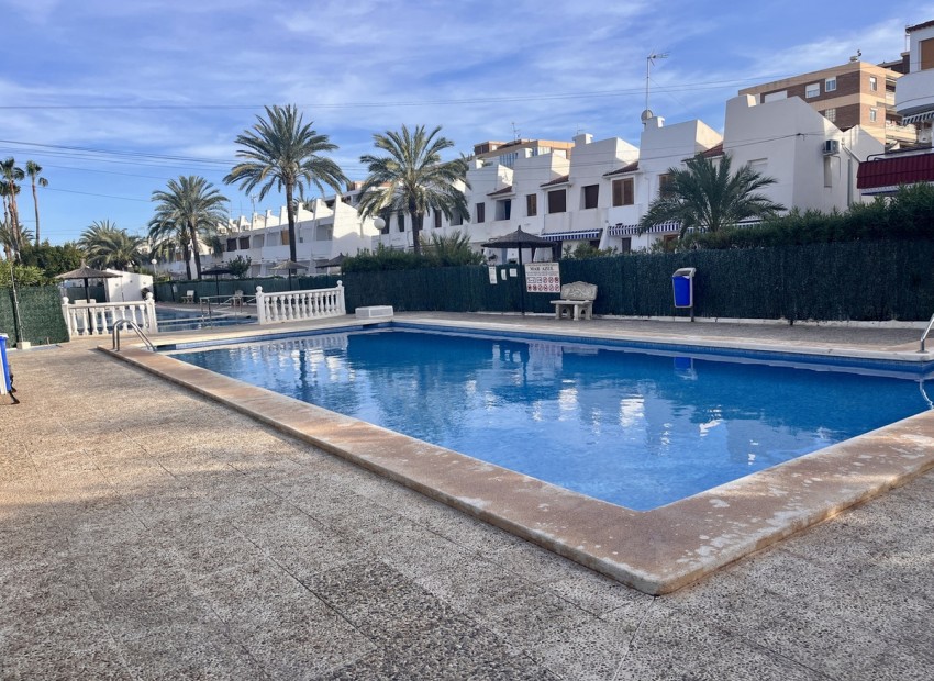 Resale - Apartment - Torrevieja - Torrevieja Centro