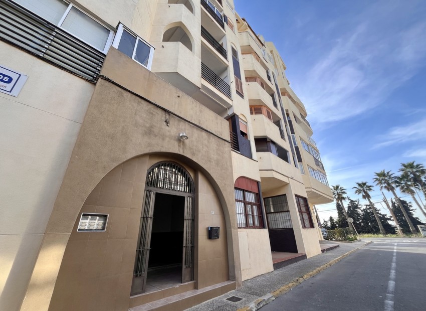 Resale - Apartment - Torrevieja - Torrevieja Centro