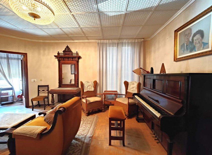 Resale - Apartment - Torrevieja - Torrevieja Centro