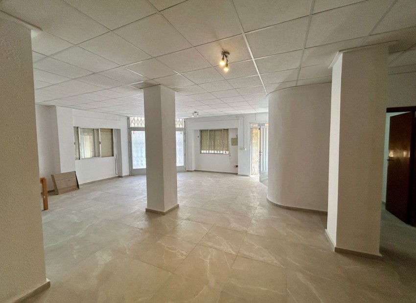 Resale - Apartment - Torrevieja - Torrevieja Centro