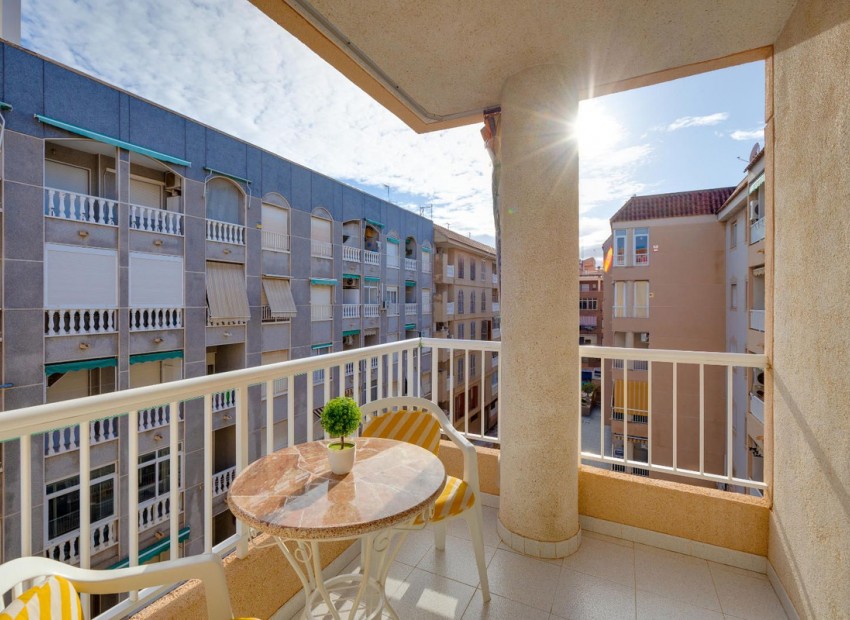 Resale - Apartment - Torrevieja - Torrevieja Centro