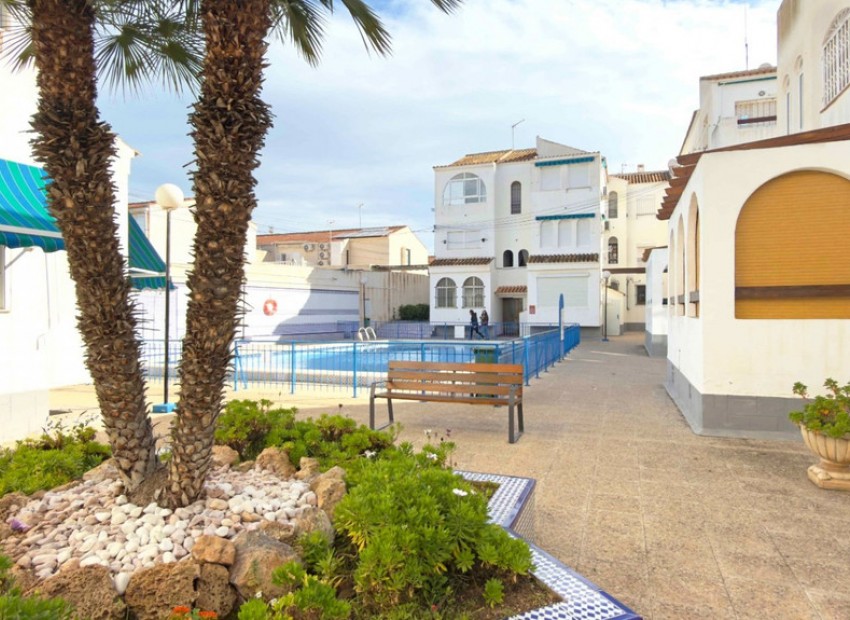 Resale - Apartment - Torrevieja - Torrevieja Centro