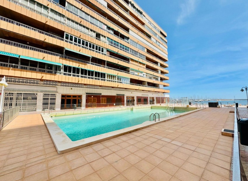 Resale - Apartment - Torrevieja - Torrevieja Centro