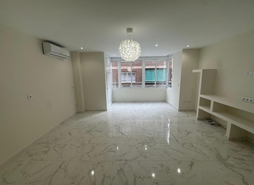 Resale - Apartment - Torrevieja - Torrevieja Centro