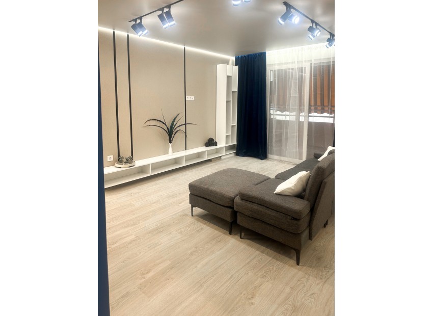 Resale - Apartment - Torrevieja - Torrevieja Centro