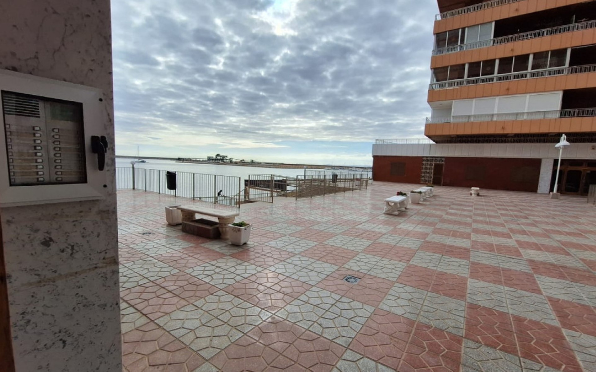 Resale - Apartment - Torrevieja - Torrevieja Centro