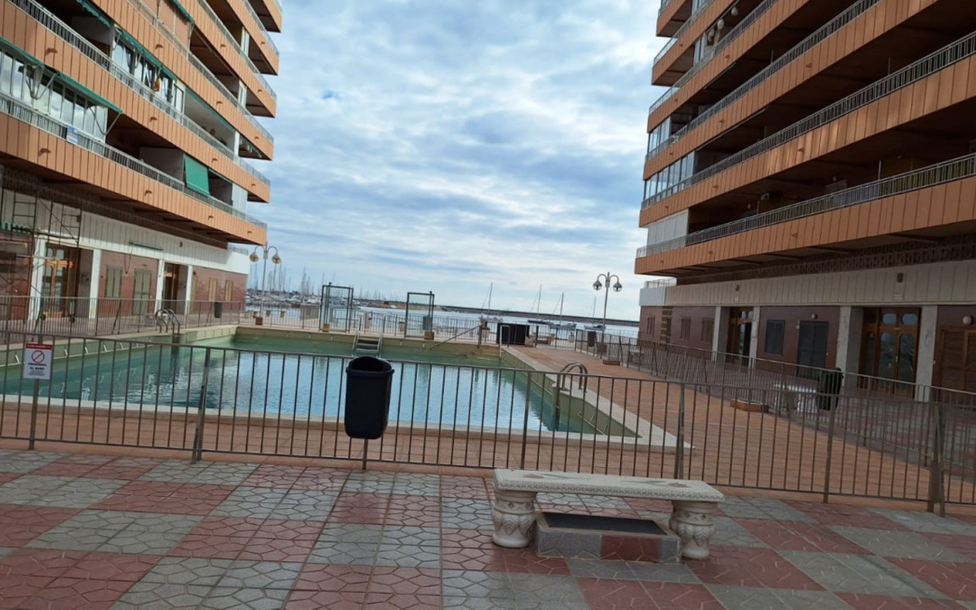 Resale - Apartment - Torrevieja - Torrevieja Centro