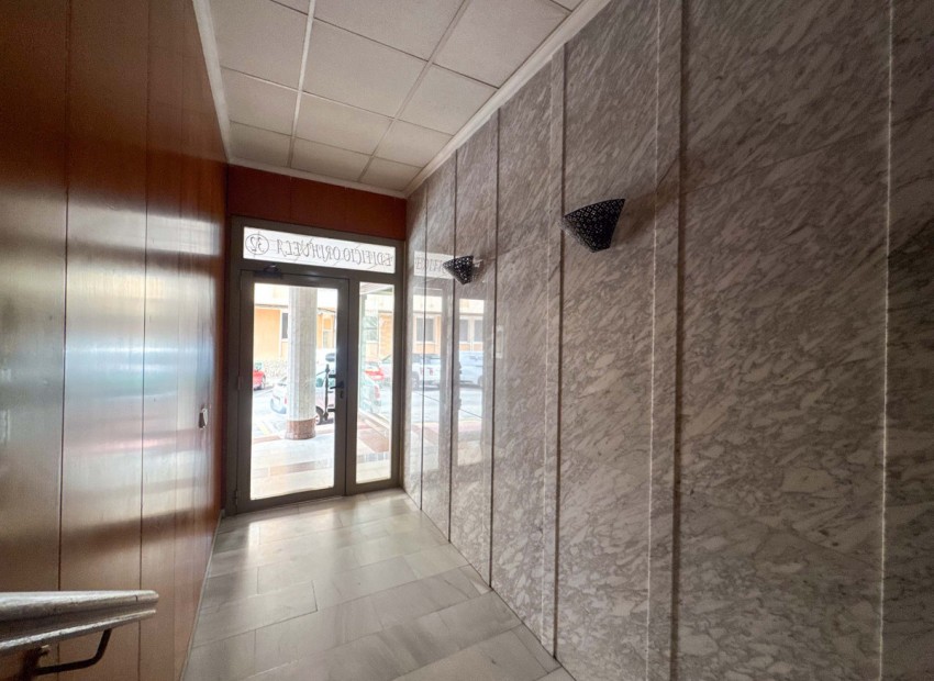 Resale - Apartment - Torrevieja - Torrevieja Centro