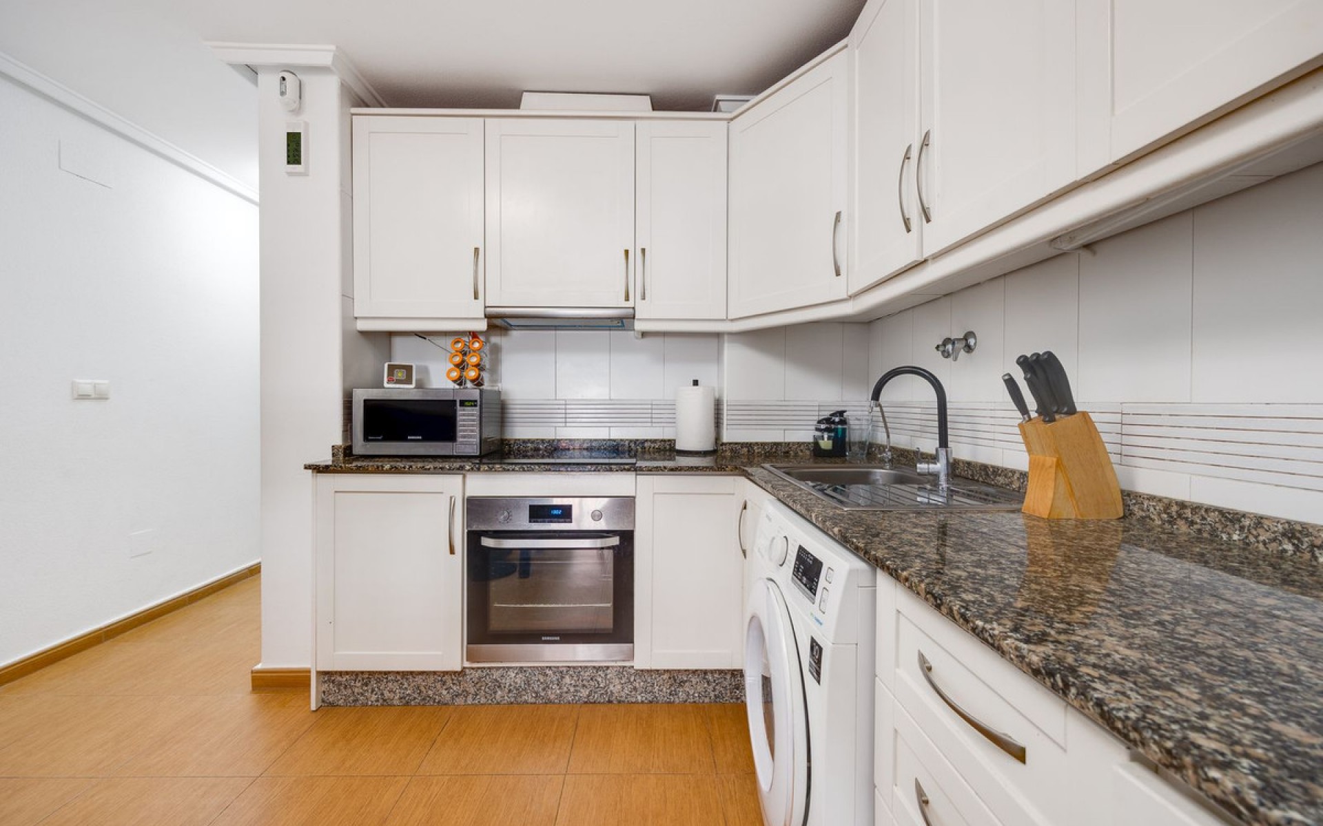 Resale - Apartment - Torrevieja - Torrevieja Centro