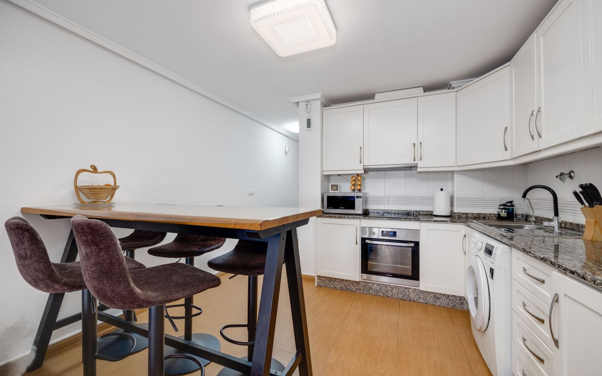 Resale - Apartment - Torrevieja - Torrevieja Centro