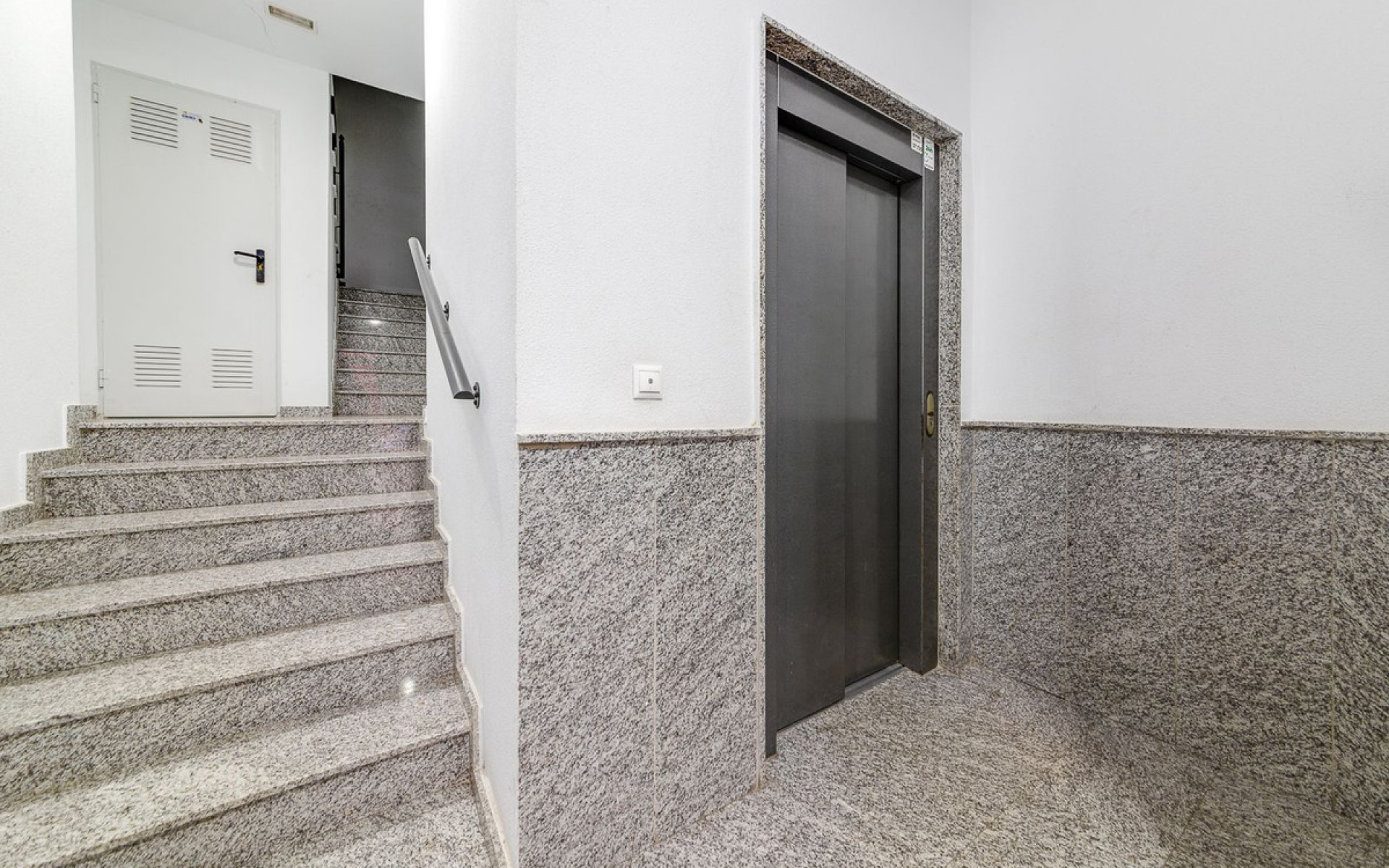 Resale - Apartment - Torrevieja - Torrevieja Centro
