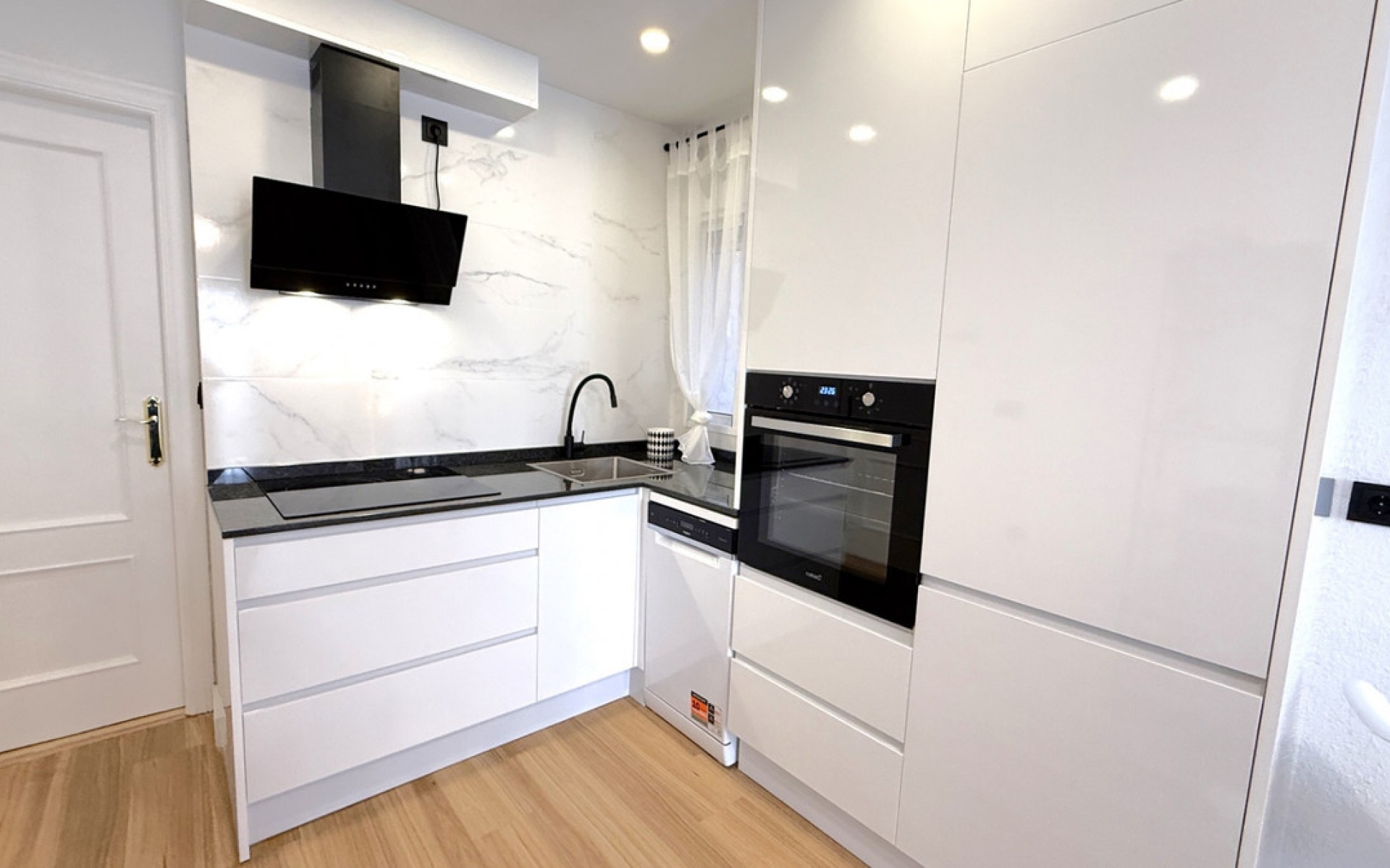 Resale - Apartment - Torrevieja - Torrevieja Centro
