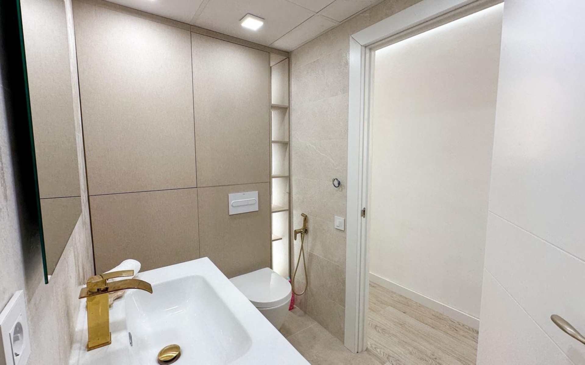 Resale - Apartment - Torrevieja - Torrevieja Centro