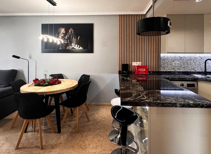 Resale - Apartment - Torrevieja - Torrevieja Centro