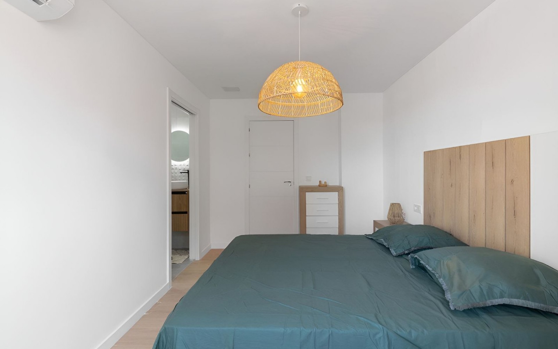 Resale - Apartment - Torrevieja - Torrevieja Centro