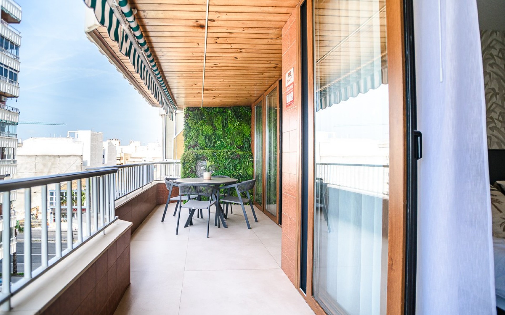 Resale - Apartment - Torrevieja - Torrevieja Centro