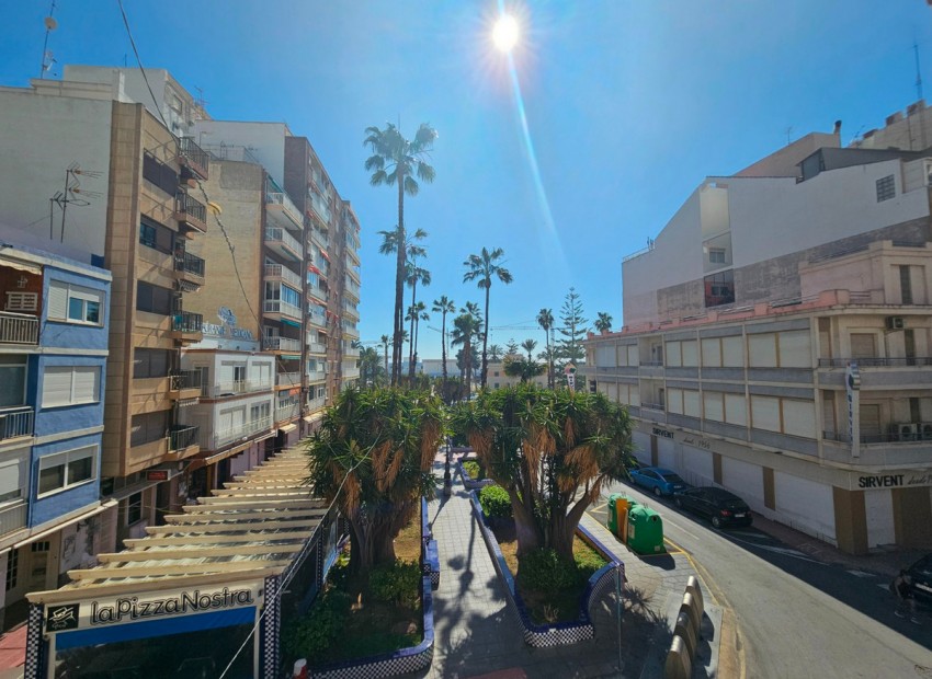 Resale - Apartment - Torrevieja - Torrevieja Centro