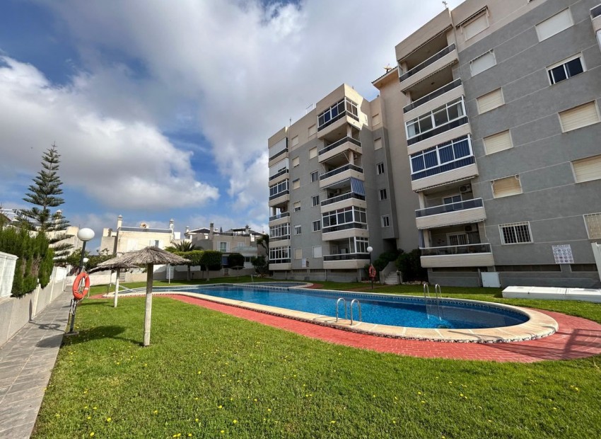 Resale - Apartment - Torrevieja - Torrevieja Centro