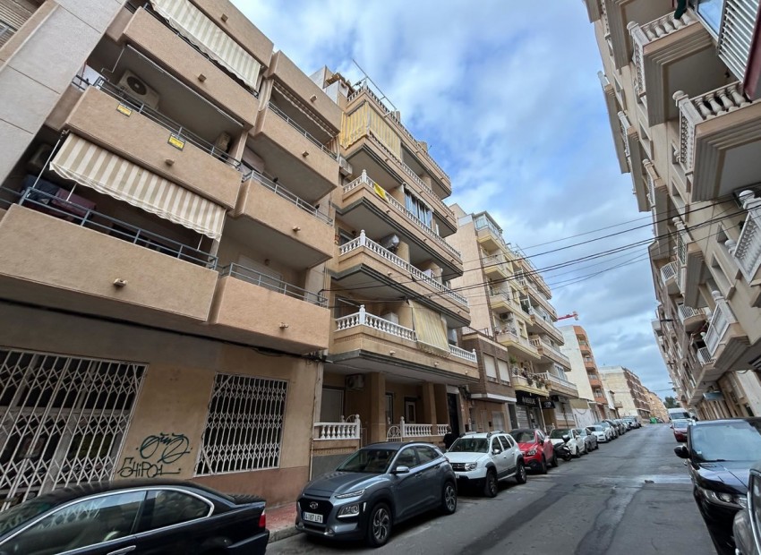 Resale - Apartment - Torrevieja - Torrevieja Centro