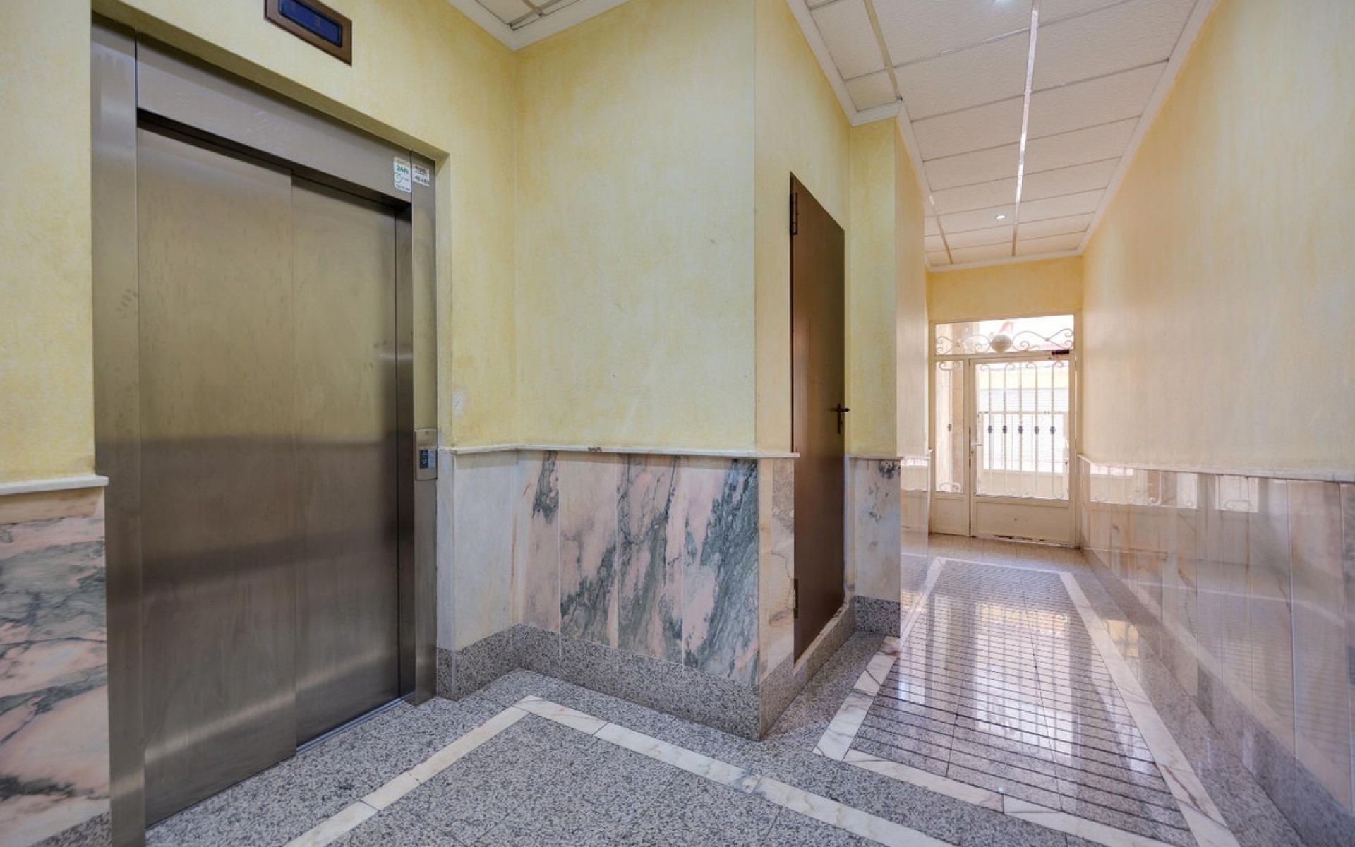 Resale - Apartment - Torrevieja - Torrevieja Centro