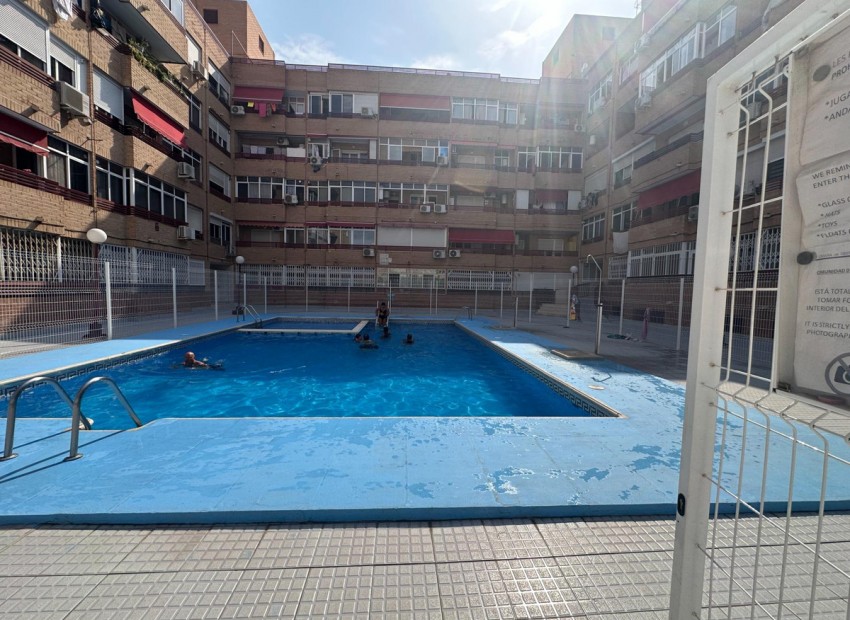 Resale - Apartment - Torrevieja - Torrevieja Centro