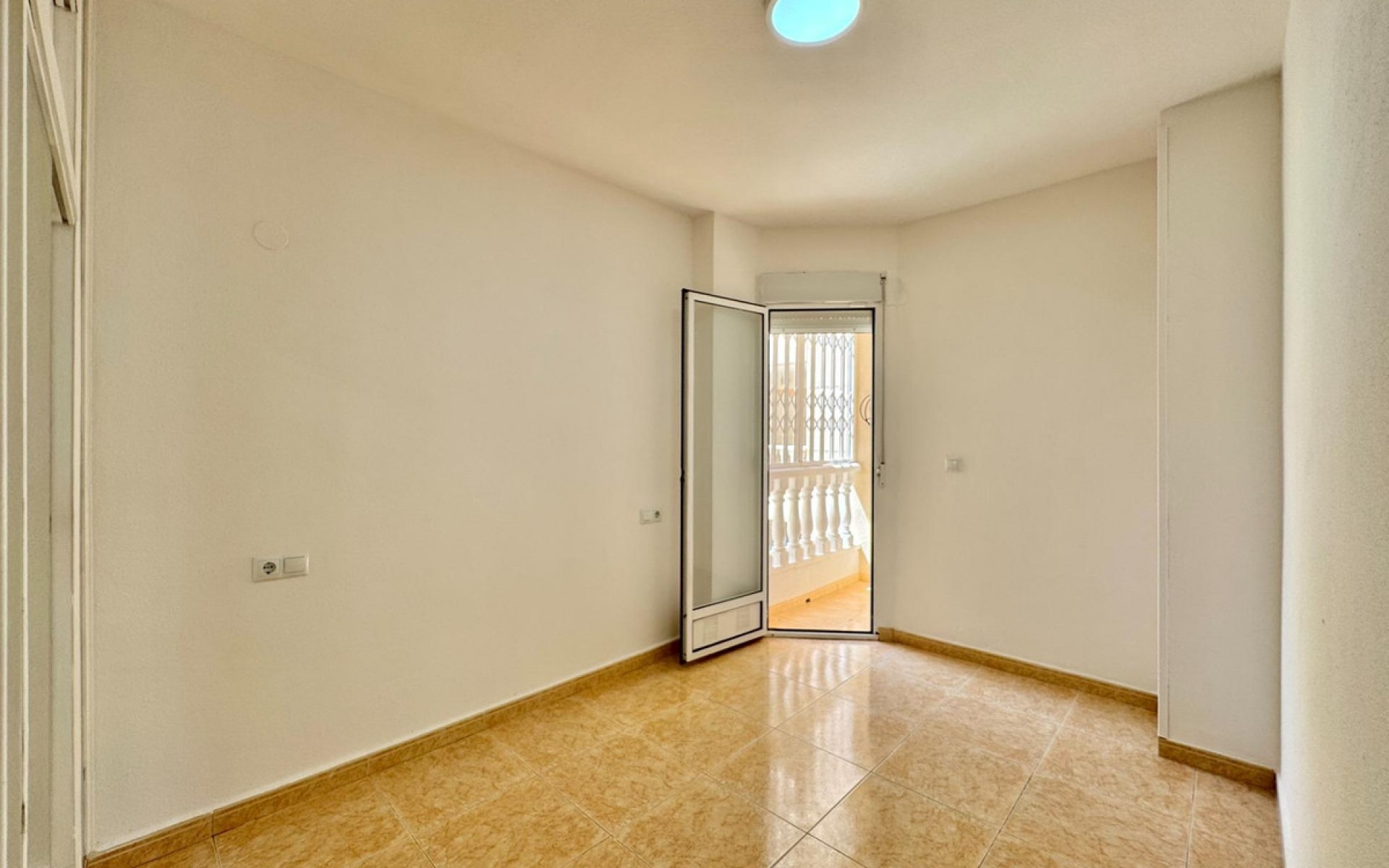 Resale - Apartment - Torrevieja - Torrevieja Centro