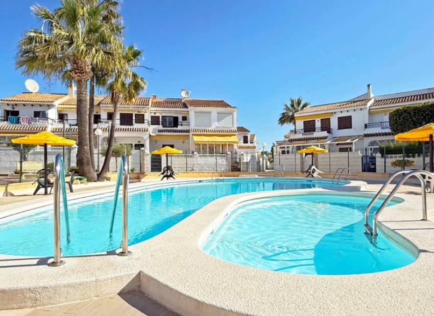Resale - Apartment - Torrevieja - Torrevieja Centro