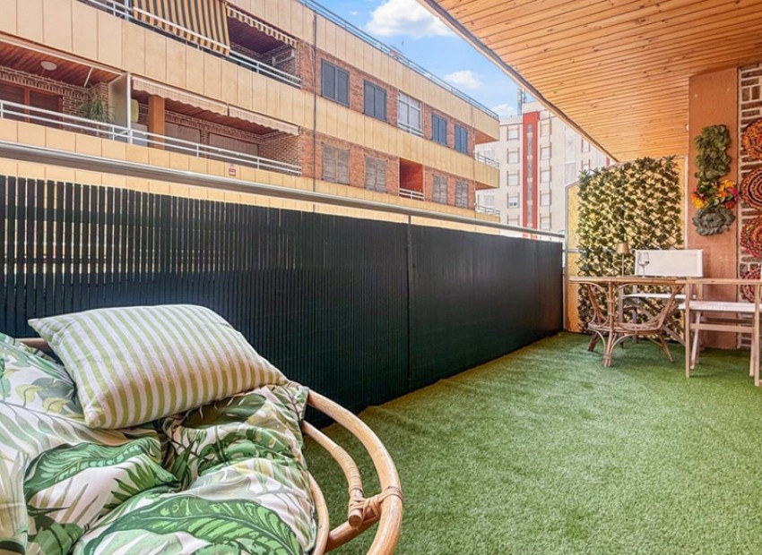 Resale - Apartment - Torrevieja - Torrevieja Centro