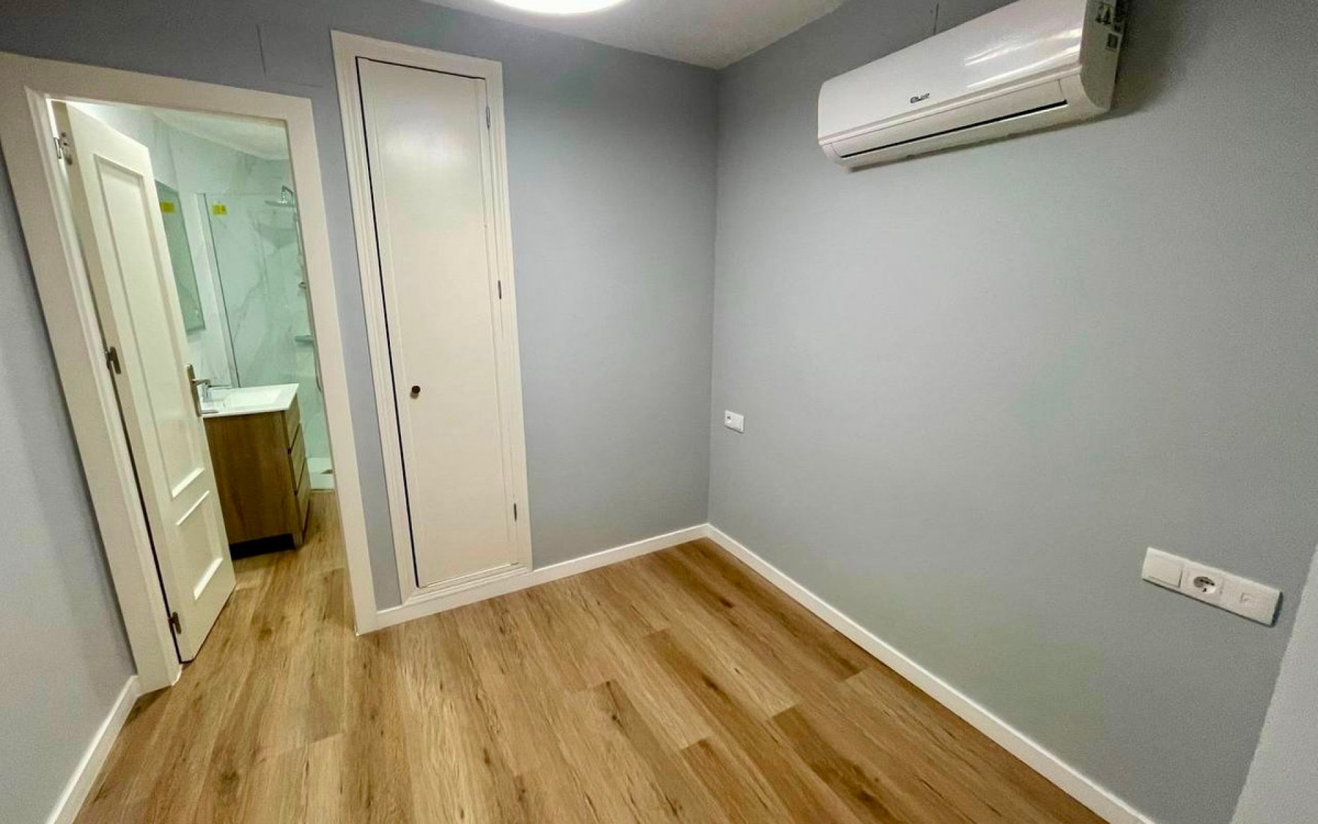 Resale - Apartment - Torrevieja - Torrevieja Centro