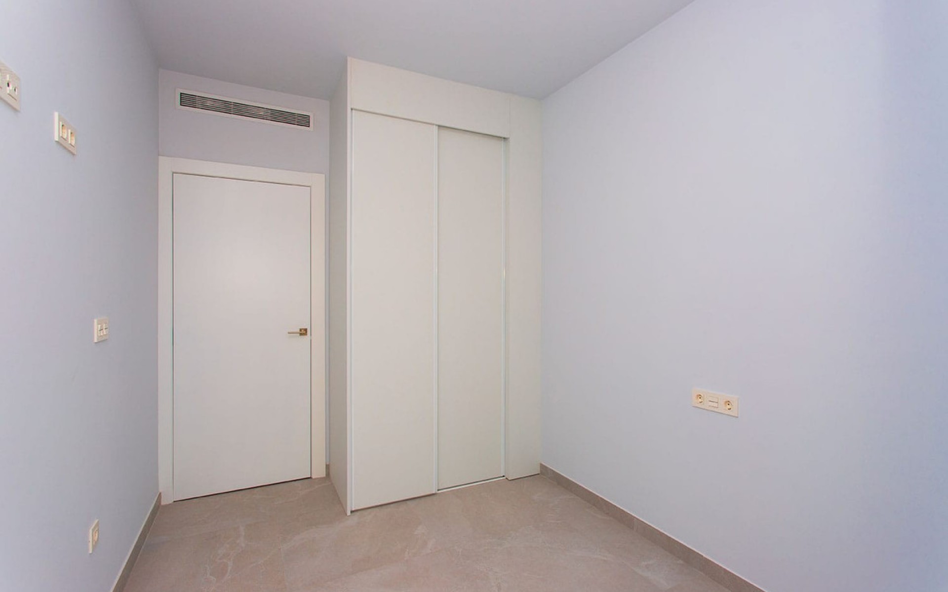 Resale - Apartment - Torrevieja - Torrevieja Centro